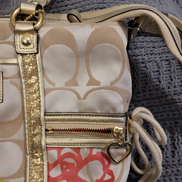 Like New Coach XL Purse with fun design! Long shoulder strap and 2 handle straps - Picture 5 of 16